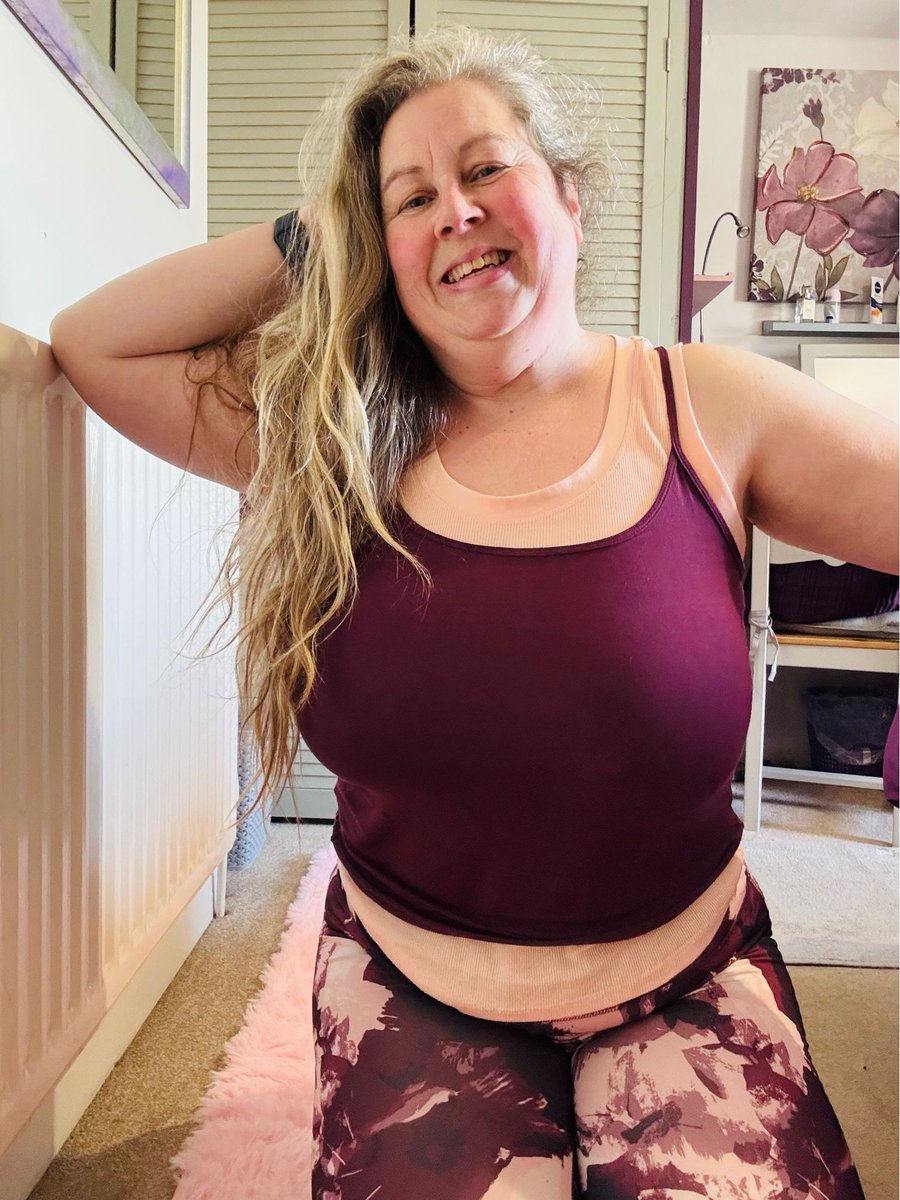 Nikkynyleee tweet media