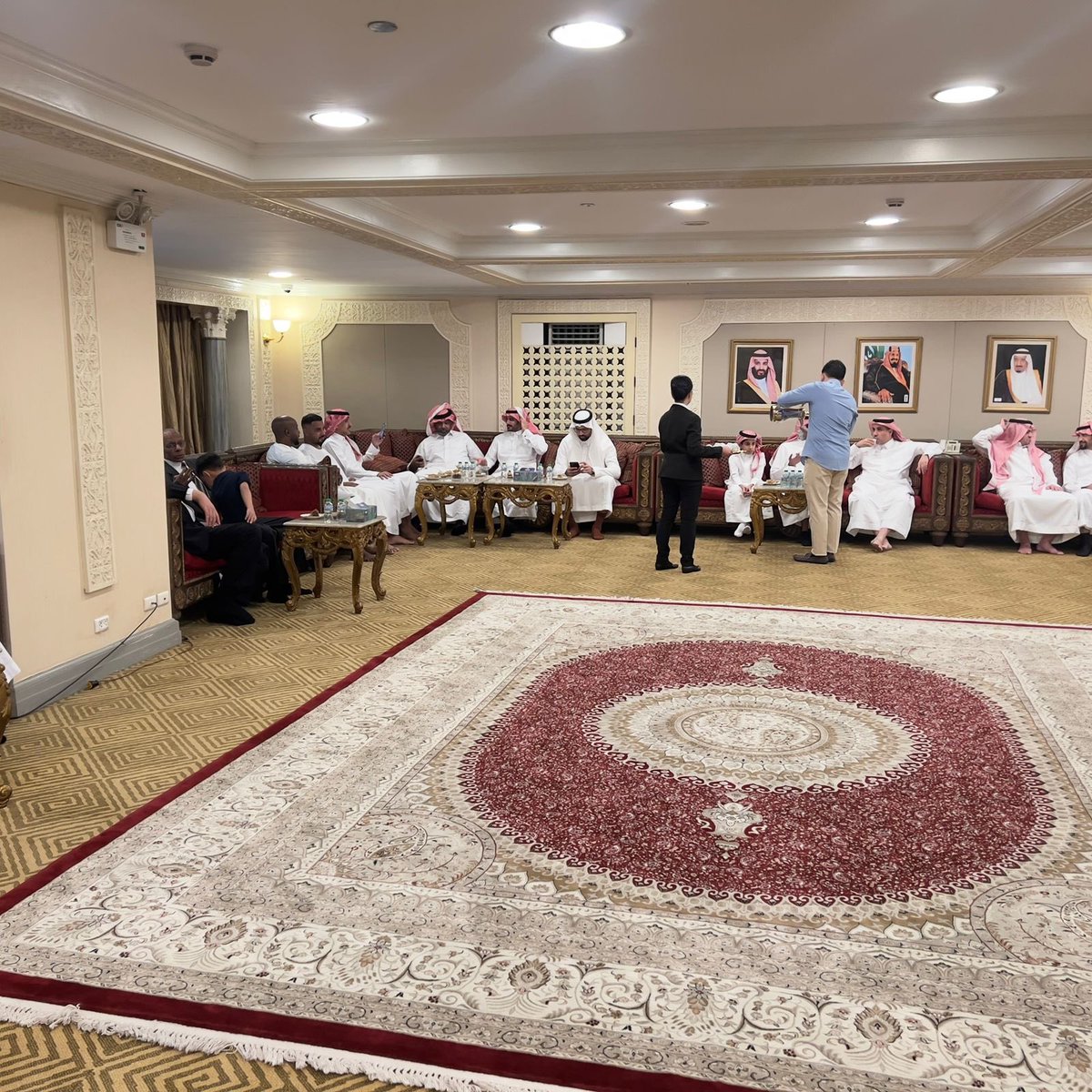 KSAembassyPH's tweet photo. أقامت سفارة المملكة العربية السعودية لدى جمهورية الفلبين صلاة عيد الفطر المبارك وحفل معايدة بهذه المناسبة السعيدة، بحضور سعادة القائم بالأعمال بالانابة المستشار/ عبداللطيف آل الشيخ ومنسوبي السفارة والملحقيات التابعة لها وعدد من المواطنين. 
نسأل الله أن يعيده على الجميع بالخير واليمن والبركات