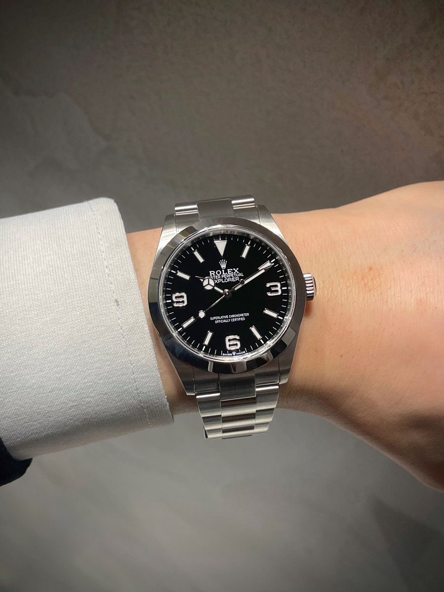 909ginza's tweet photo. EXPLORER40
Ref.224270
USED 2025年製
商品番号 268928

40ミリケースのエクスプローラーIのご紹介です。

腕元での迫力を感じるサイズ感となっております。

https://t.co/KzNNb0EyTs

#rolex #exploreri  #クォーク https://t.co/NBMXAaqN0u