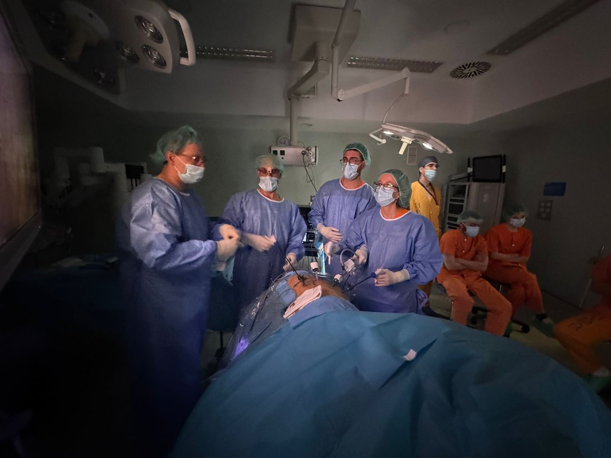 aecirujanos tweet media