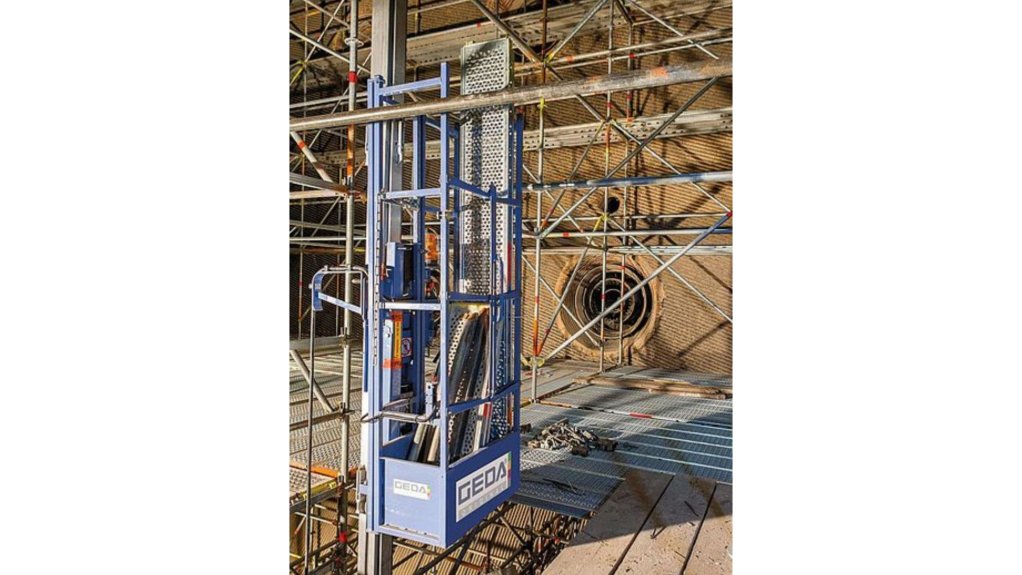 EngNewsZA's tweet image. [𝗖𝗥𝗔𝗡𝗘𝗦 &amp;amp; 𝗛𝗢𝗜𝗦𝗧𝗦] The latest range of GEDA hoists – introduced to the Southern African market by SkyJacks this year – are capable of lifting materials and workers to heights exceeding 100 m. 𝗥𝗲𝗮𝗱 𝗺𝗼𝗿𝗲: bit.ly/4brrgT9 
#Hoists #Construction #Equipment