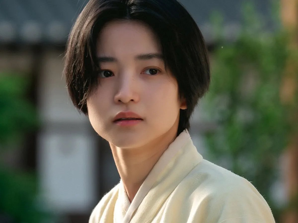 including yoon jeongnyeon, a lesbian webtoon character inspired by sookhee and years later got adapted to a series played by the one and only kim taeri
