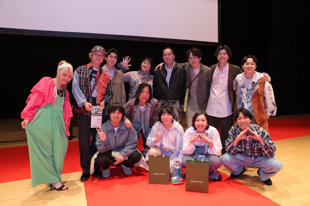 laughfes_y's tweet photo. ／
漫才&ランウェイありがとうございました👗
＼

FREAK’S STOREさんの服を着用して漫才&コーナーを行いました💖
皆さんとってもお似合いでした✨
公演写真やオフショットを使ったオンラインくじもございますので是非🫶

🌟オンラインくじ
4/10(金)23:59まで💨
https://t.co/kCCFA3Bxef

🌟配信
3/30(月)23:59まで📹
https://t.co/FcRQK6vYKJ

#エバース #フースーヤ #ドーナツピーナツ #9番街レトロ #エルフ #ヨネダ2000 #にょろにょろランウェイ