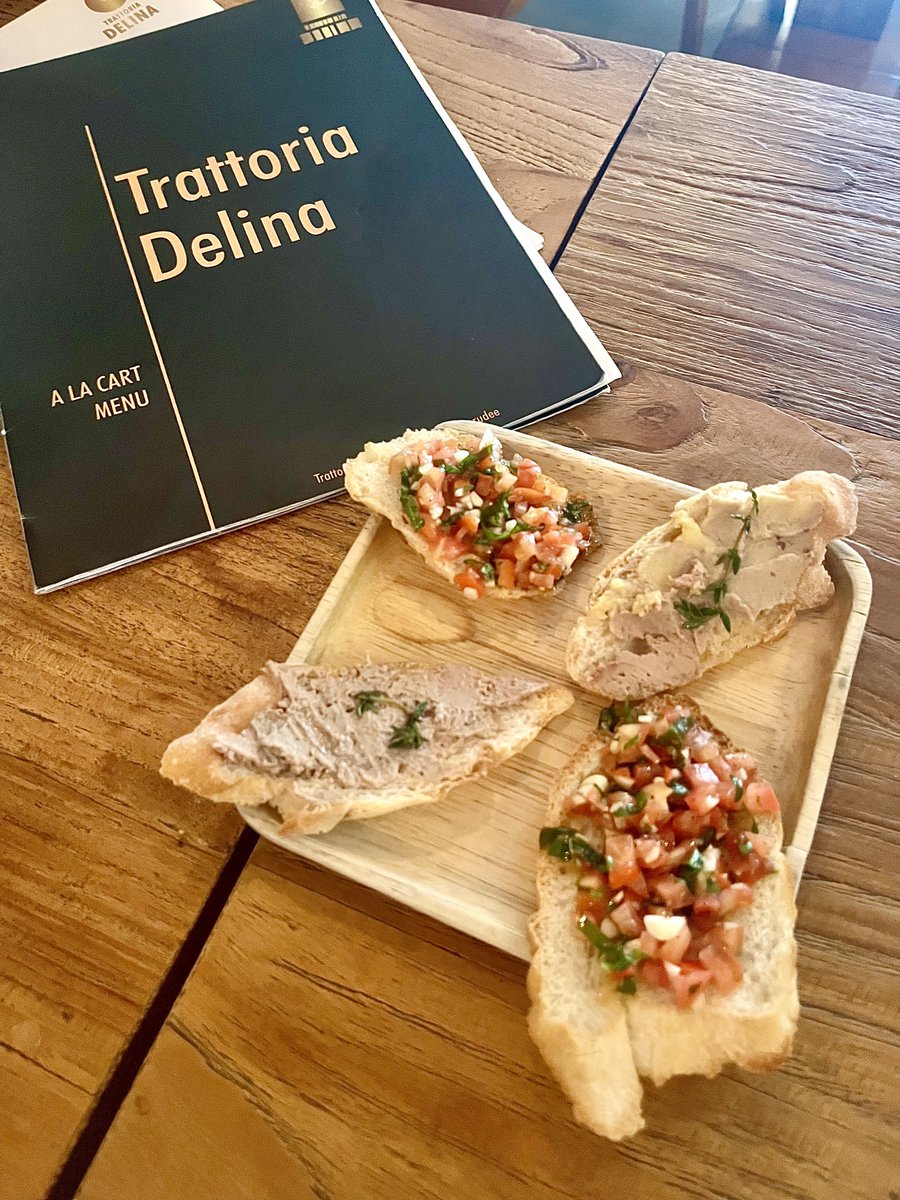 「Trattoria Delina」でフリーティラミス食べてきた✌🏻
店員さんに聞いたらそんなの無いよと言われたけど、他の店員さんがあるよって😂
まあ、よくある話〜
ティラミス美味しかった🤍
洋酒がかなり効いてて大人の味✨
ムール貝は魚臭過ぎて食べれなかったけど、その他のご飯は美味しかったよ〜！
