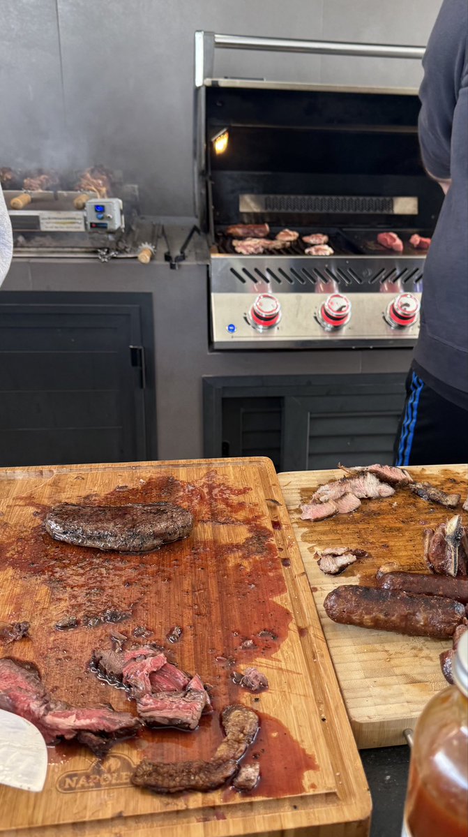 Τζείνος ο τύπος. tweet media