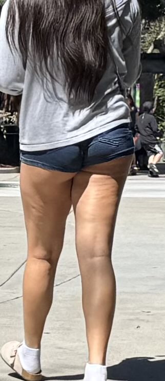 bigboy6672's tweet photo. I love how this generation dresses 
(Consensual) Creepshot #creepshot https://t.co/OdALaq2RWr