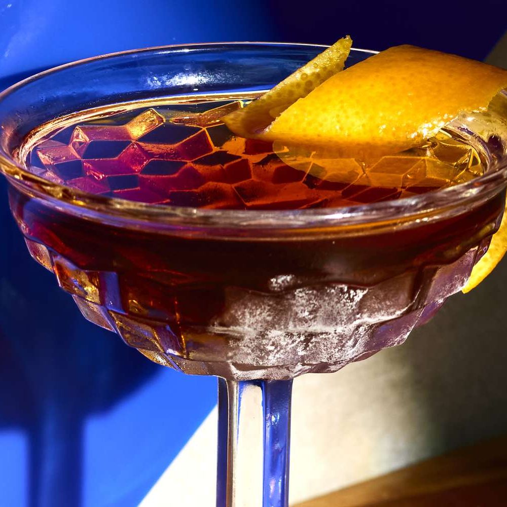 foodandwine's tweet photo. This classic cocktail bridges the gap between the Manhattan and the martini. Get the recipe: https://t.co/rHmjoFNYBP https://t.co/UOoWhD2uo9