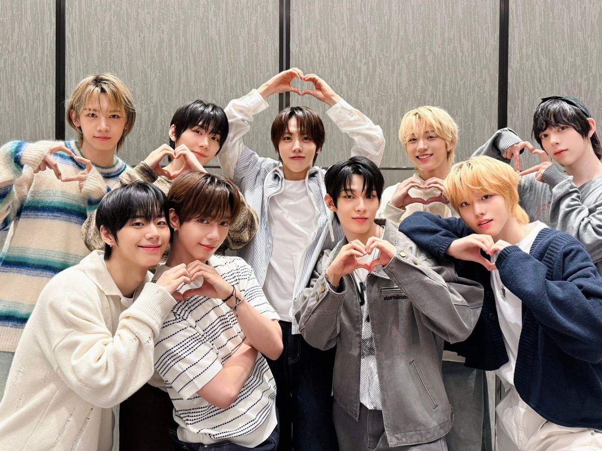 아니아 tweet media