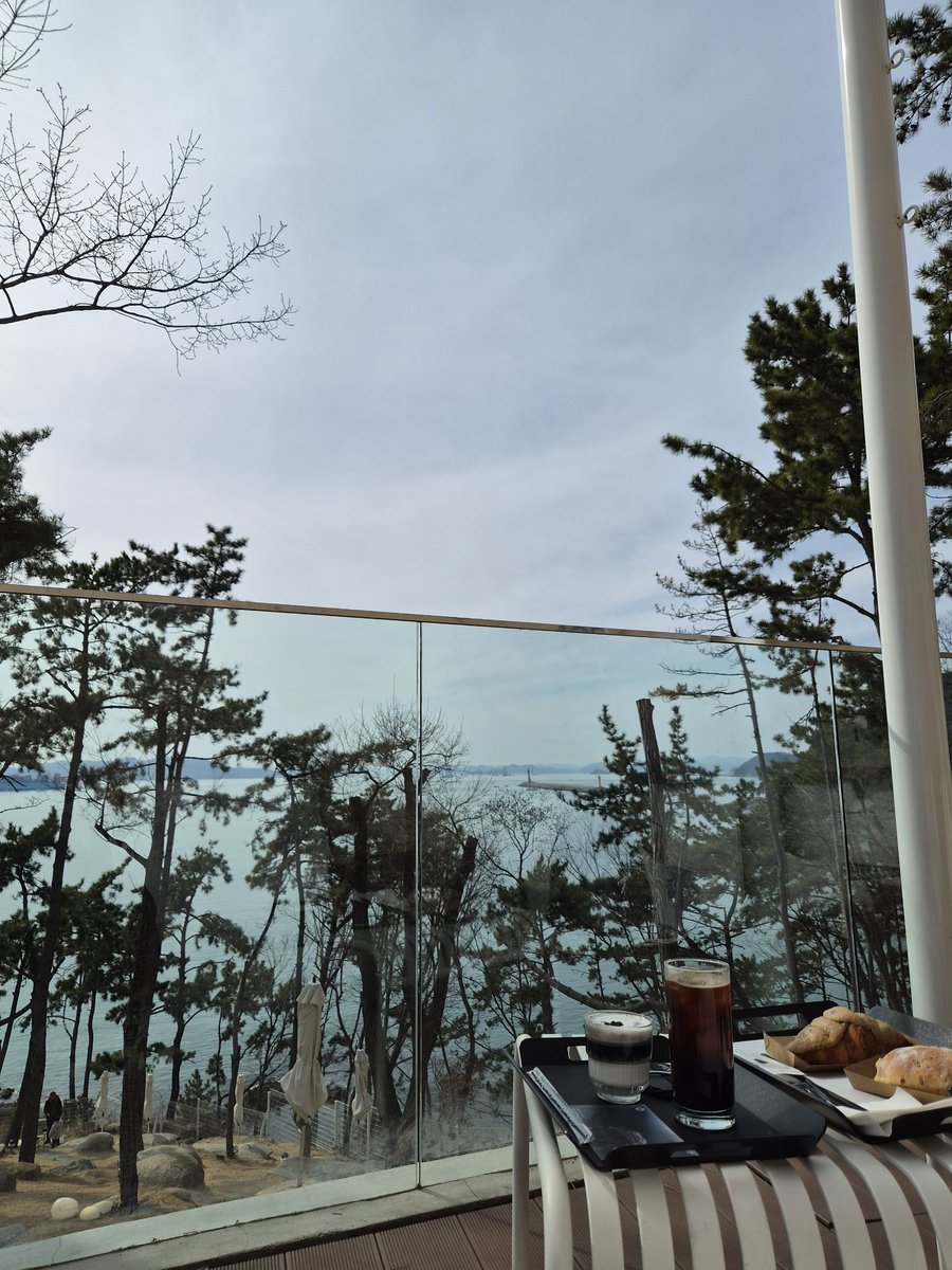 이처너니 tweet media