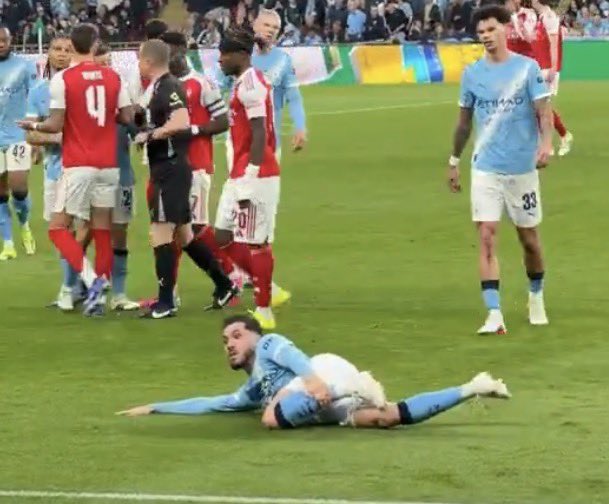 𝑫𝑭𝑮 tweet media