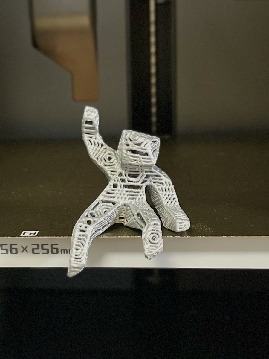 そうなんですよ。当たり前に3Dプリンタ持ってます。