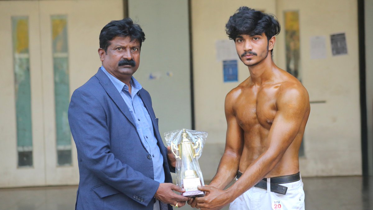 SR University tweet media