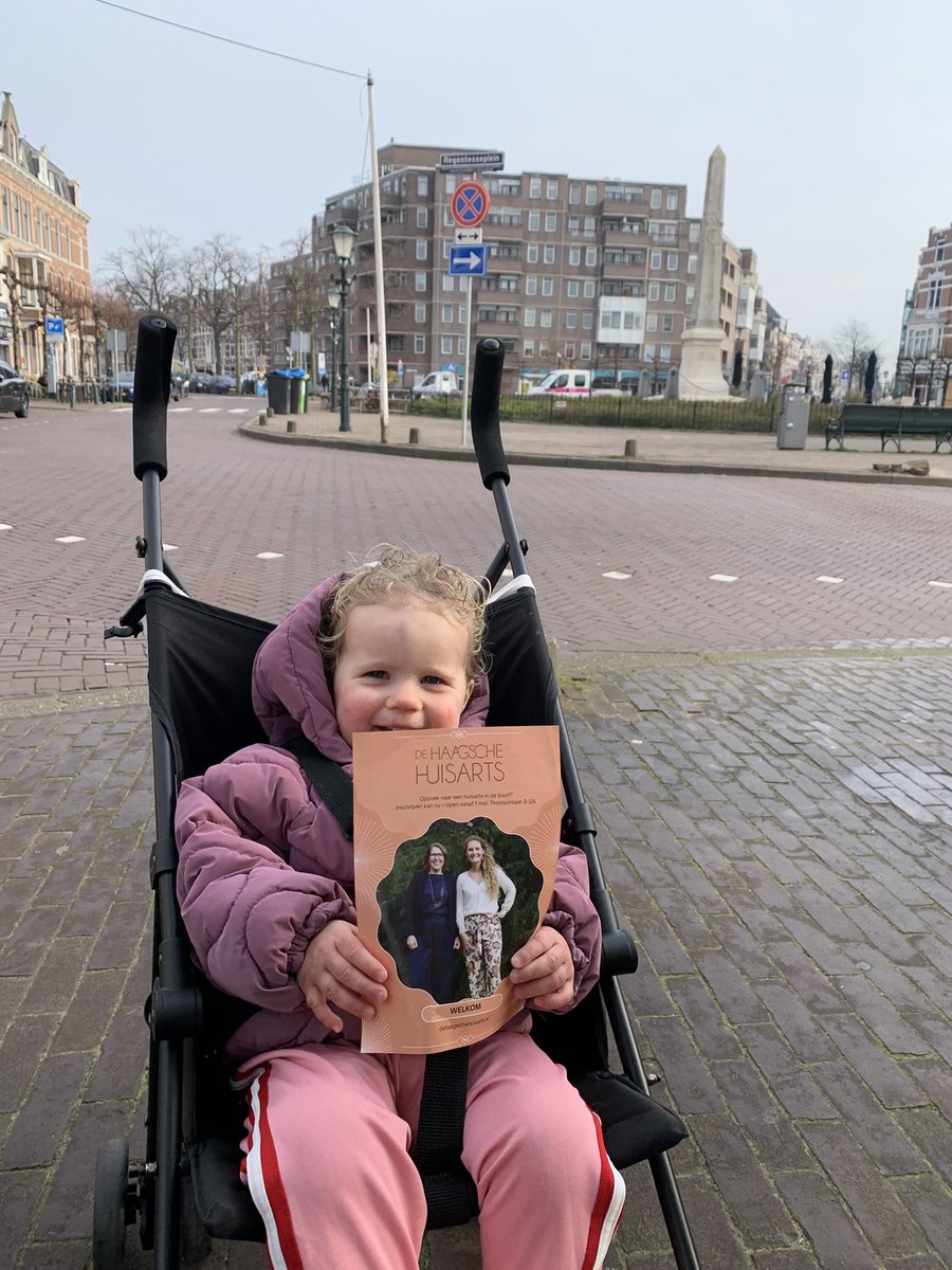 de_willem's tweet photo. Met mijn kleindochter flyeren voor de nieuwe huisartsenpraktijk van mijn dochter! #ReVa #Bomenbuurt #Duinoord #Huisarts
https://t.co/dtgYA9neJ2 https://t.co/dXazGIGh4w