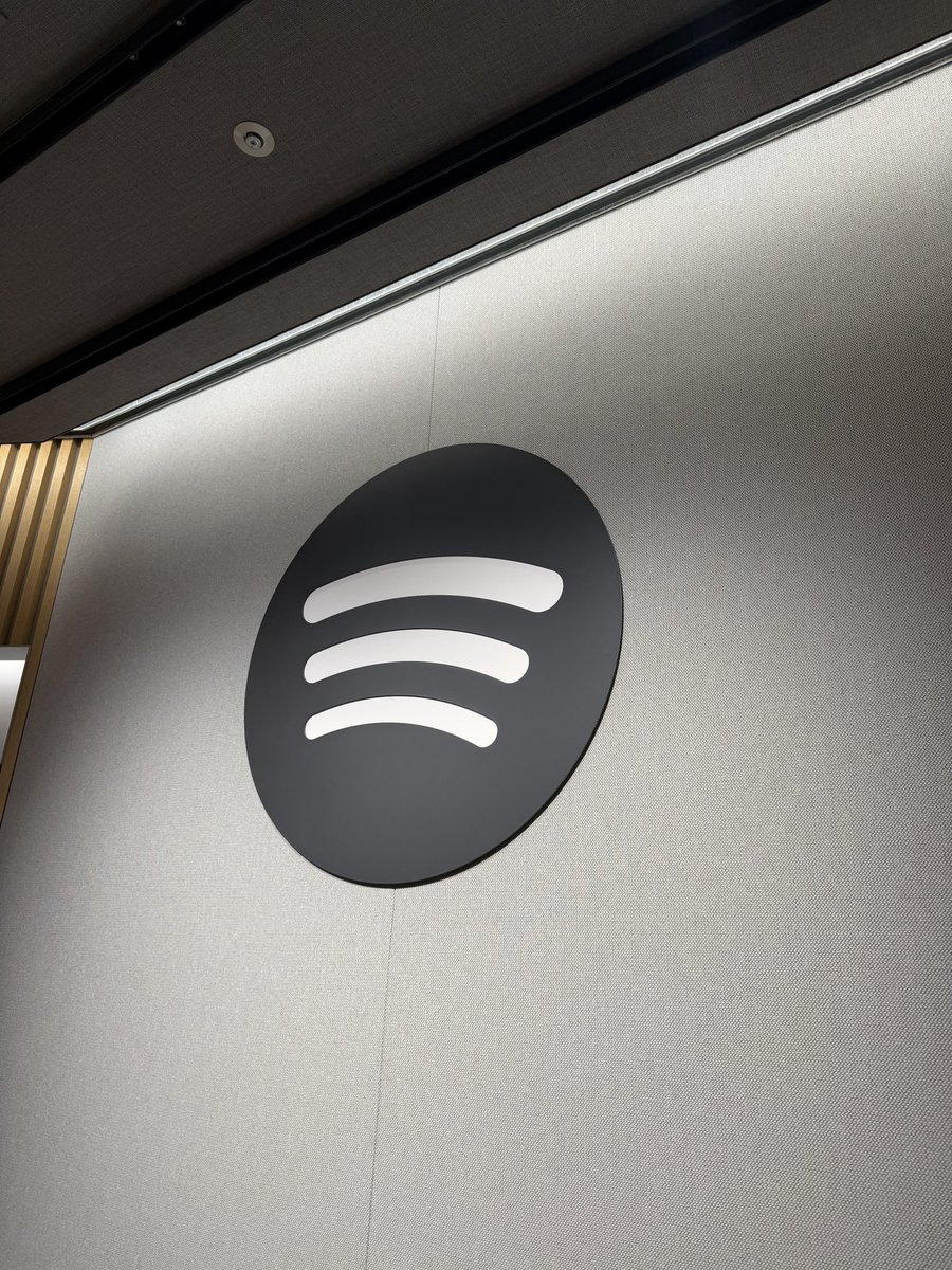 GAN(ๅฒฉ็ฐๅๅ
ธ) tweet media