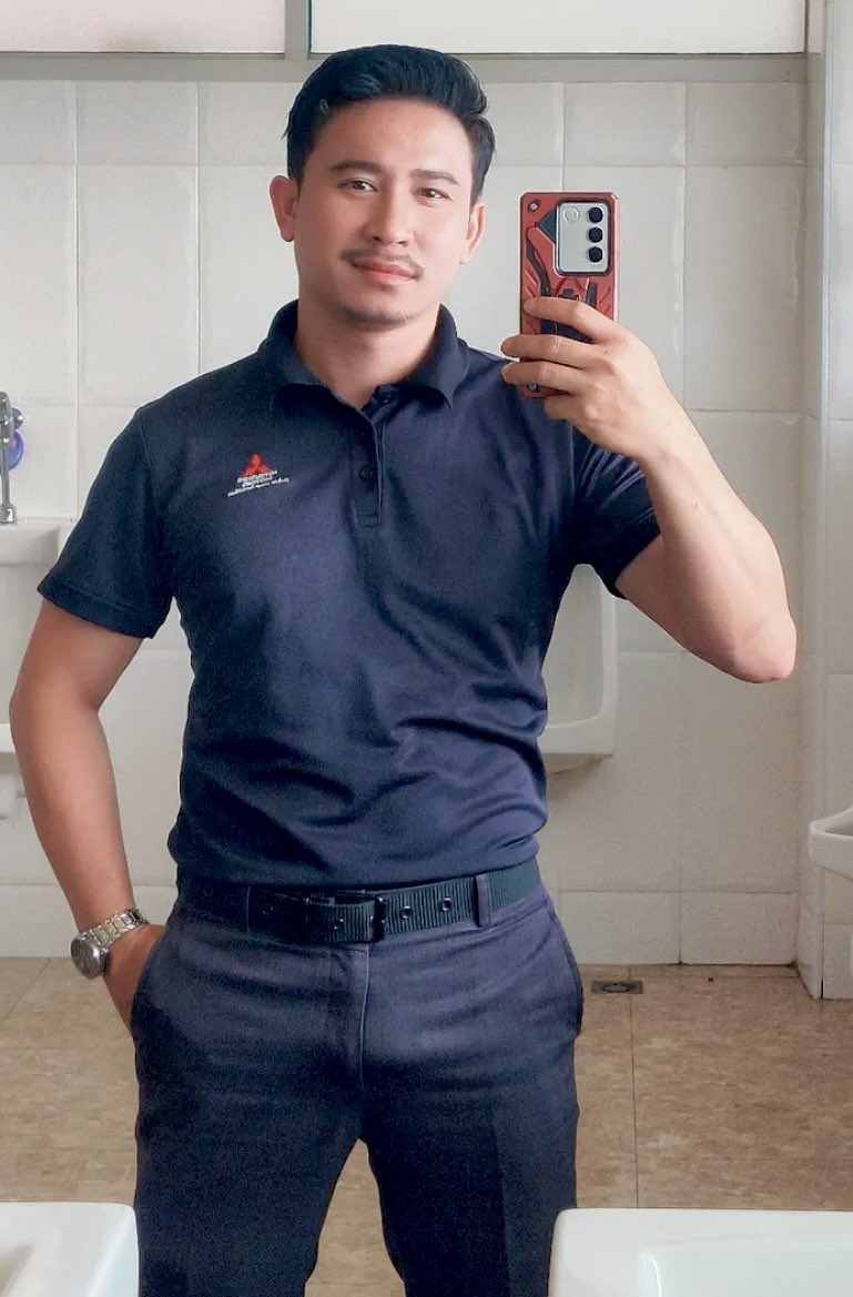 uniform men police suit tweet media