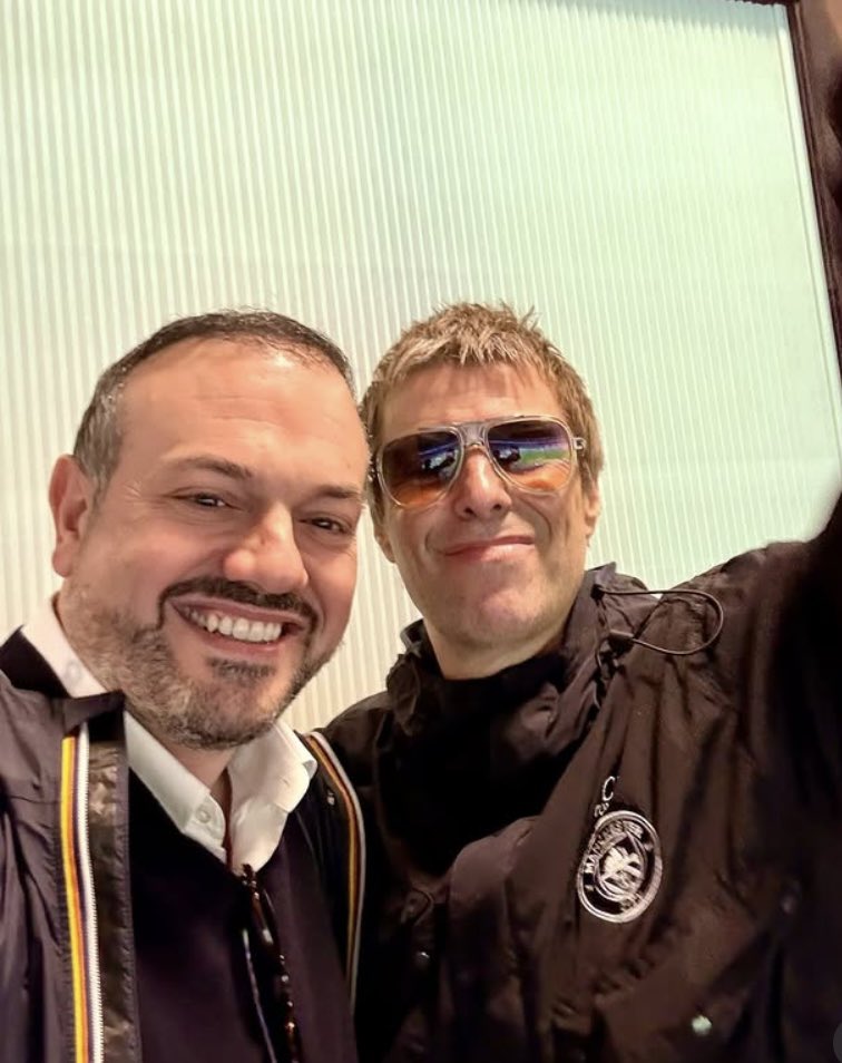 Oasis Mania tweet media