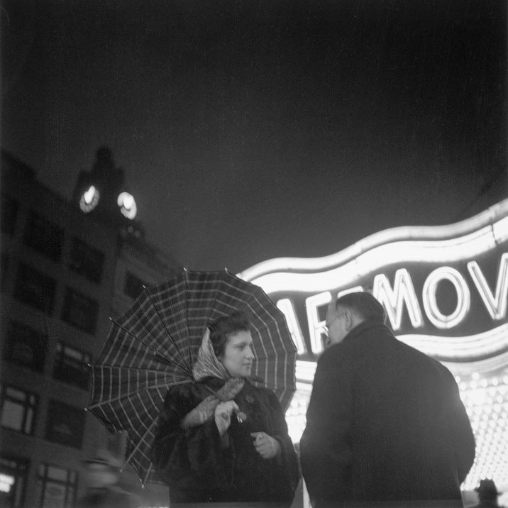 Murat_add2's tweet image. Saul Leiter
New York, 42. Cadde, Laffmovie sinemasının önü, 1952
#saulleiter #photography