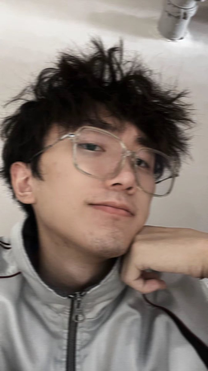 三根钢板男 tweet media