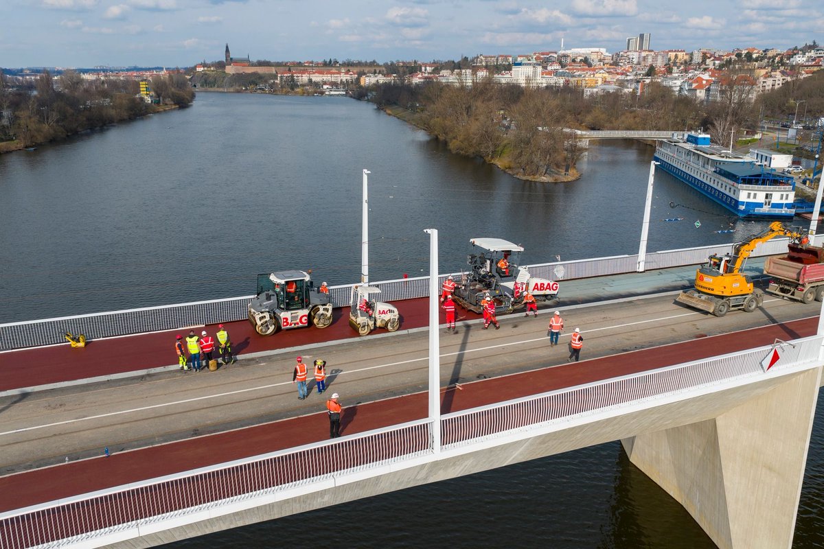 Městem na kole tweet media