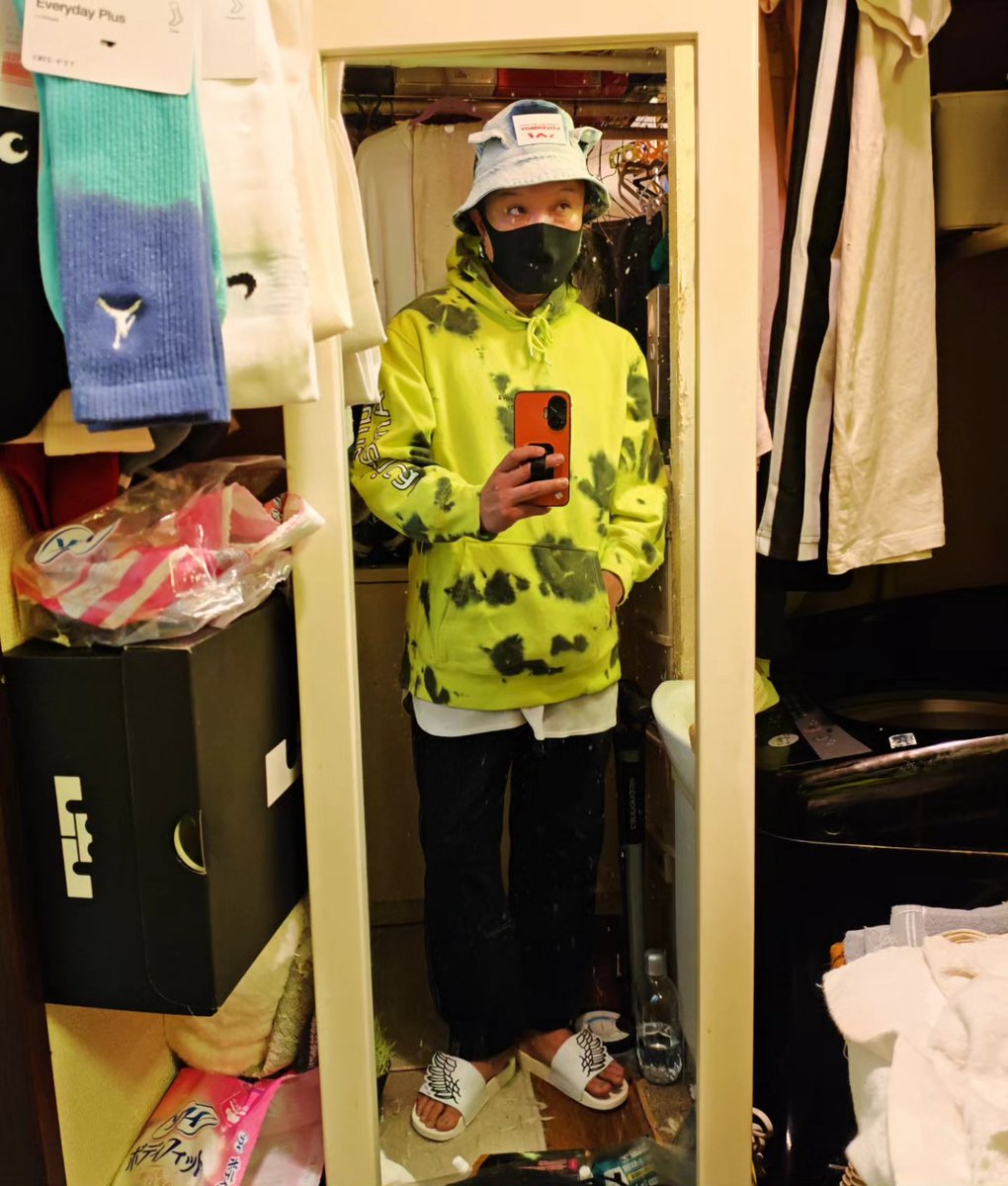 kusoyaro0812's tweet photo. 今日のクツ野郎
こんばんは🌙✨️
〜ネトフリ廃人してたヲジさん🌀編〜
cap : LOVER BOY
tops : marie tomanova
pants : needles
shoes : adidas originals × JEREMY SCOTT
#marietomanova #loverboy #jeremyscott #paperhouse #古着 https://t.co/AZcAcC9HxX