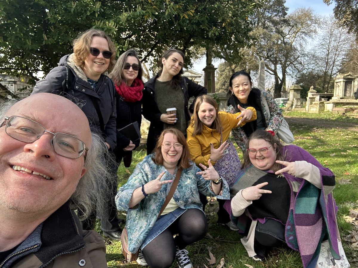 Zoë (#savelockwoodandco) tweet media