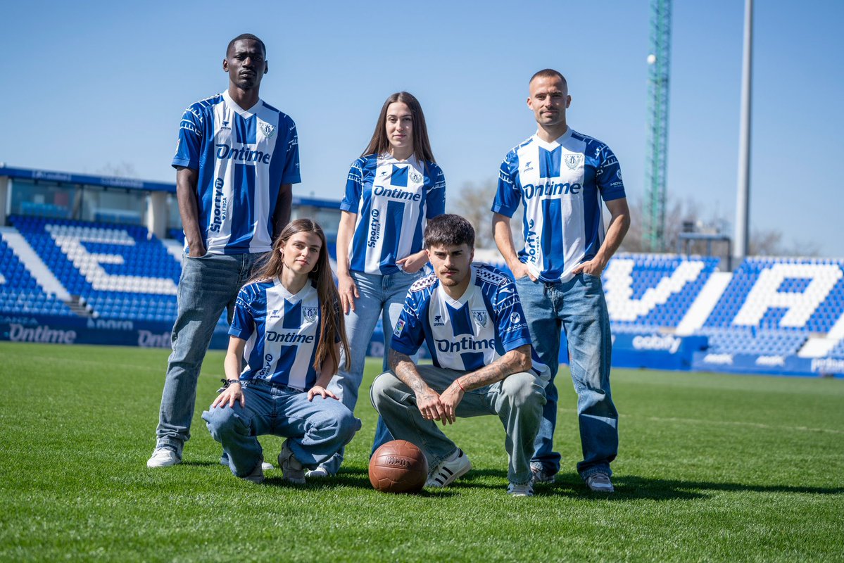 LegaFᴀɴᴛᴀsʏ tweet media