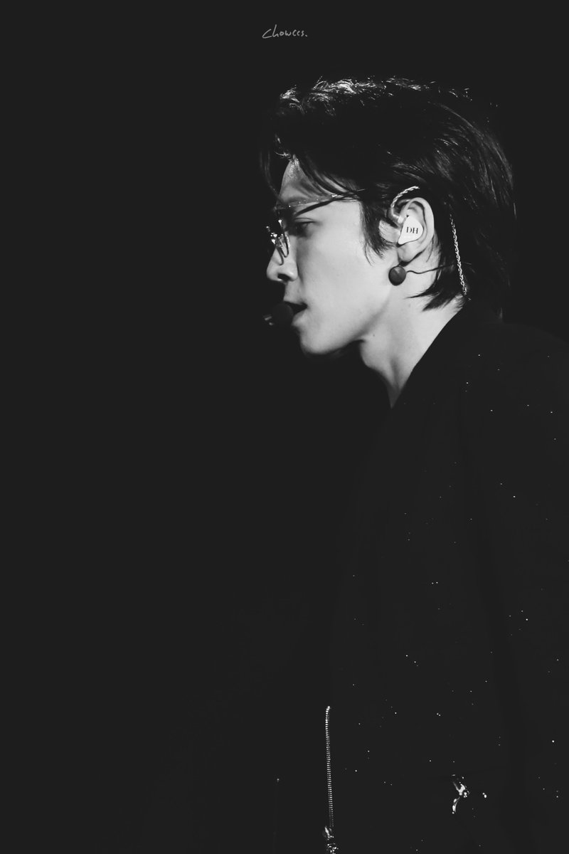 Chowccs_'s tweet photo. Super Show 10 in HCM 
#DONGHAE #동해 https://t.co/BgmRdSIjNj