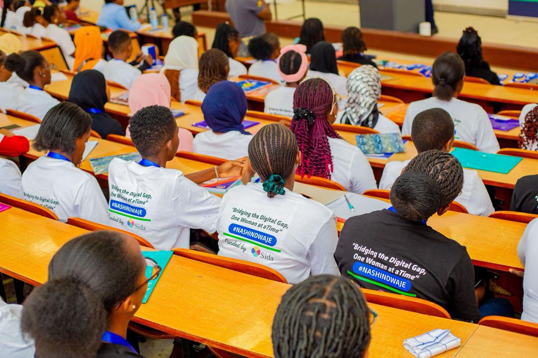 IshengomaIrene's tweet photo. Mapema leo timu @HelptoHelpea imezindua Kambi ya Mafunzo ya TEHAMA ya TGEE 2026 chini ya kauli mbiu #Nashindwaje kwa wasichana 100 wanaowakilisha mikoa 20 🇹🇿 bara wakiongozwa na Mgeni rasmi Ndg. Jasson Ndanguzi, Mkurugenzi wa Uhamasishaji na Utafiti wa TEHAMA @ict_commission https://t.co/bLAY6CuNXJ