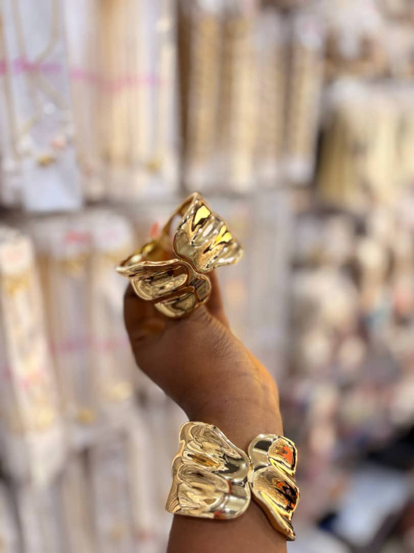 mersElegance's tweet photo. Chunky bangles 
Available in Gold &amp; Silver

N5,000 each https://t.co/ydltC7LDBt
