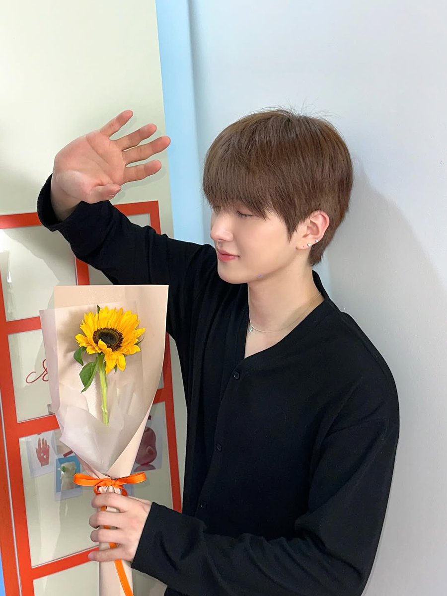 Moon Hyunbin France (문현빈 France)🌕 tweet media