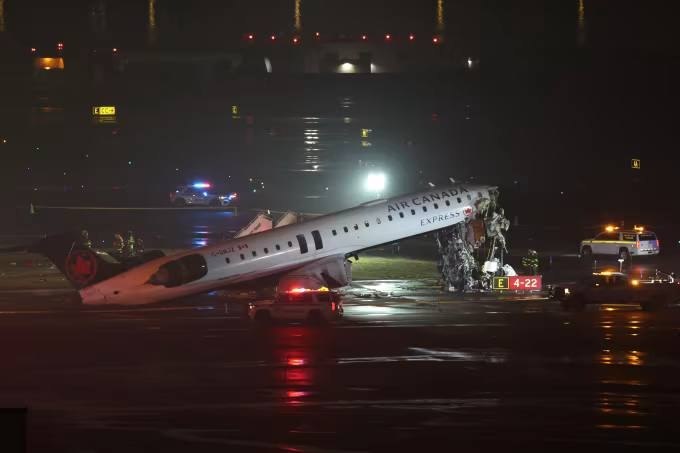 🇨🇦 RIP to the pilot and co-pilot of the Air Canada Express Jet that collided with a fire truck while landing. 🥲🥲

Two other people have been reported injured, and there were 76 passengers and four crew members on board.