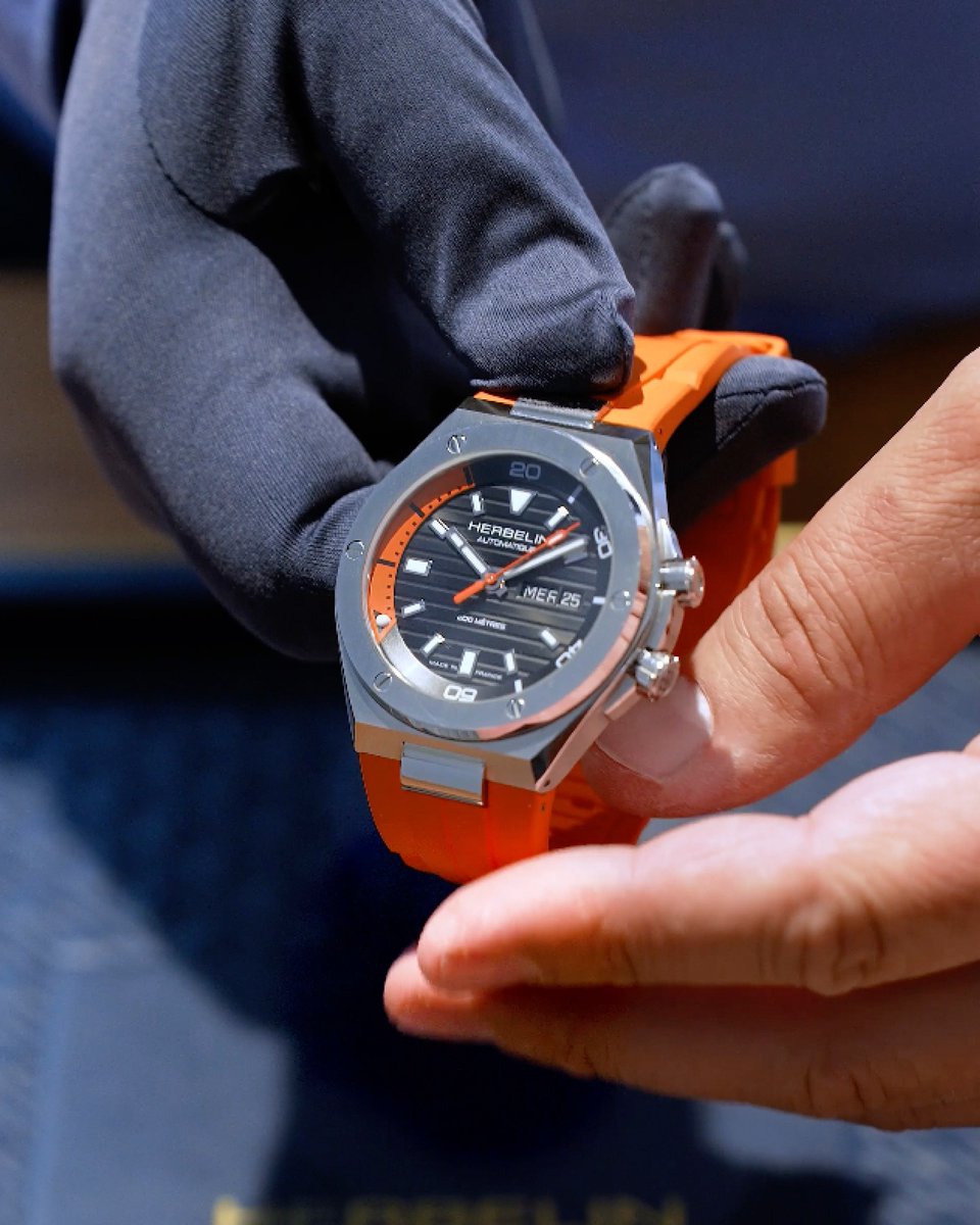 Macera yepyeni bir renk kazanıyor!

CAP CAMARAT Diver Automatic, cesur karakteri ve kararlı sportif tasarımıyla öne çıkıyor. Tavizsiz bir hassasiyet saati:

▪️200 m'ye kadar su geçirmezlik ve vidalı tepe — Endişesiz dalış için en son teknoloji mühendisliği.

 #Herbelin