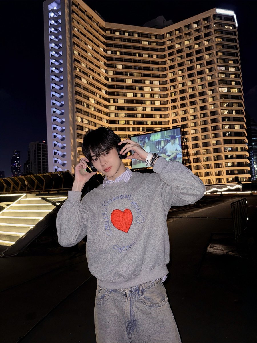 ณิชรับจัดดอกไม้เฉย ๆ 🌷 tweet media