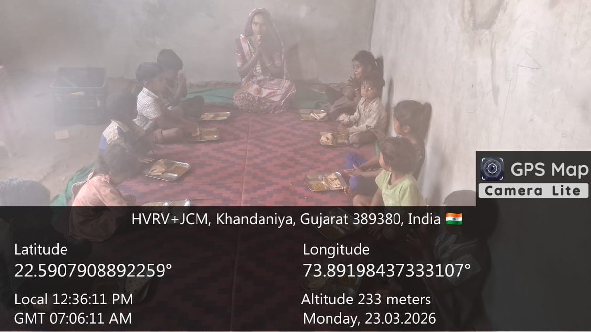 cdpobaria3's tweet photo. આજ રોજ દેવગઢ બારીયા ઘટક 3 ના આંગણવાડી કેન્દ્રમાં બાળકોને બપોરનું ભોજન આપવામાં આવ્યું,@CMOGuj @PMOIndia @MinistryWCD @wcdgujarat @Rakesh_gujIAS @manisha_vakil @DahodDdo @SecWCDGujarat @IraChauhan6 @CollectorDahod https://t.co/58wOWzYfzx