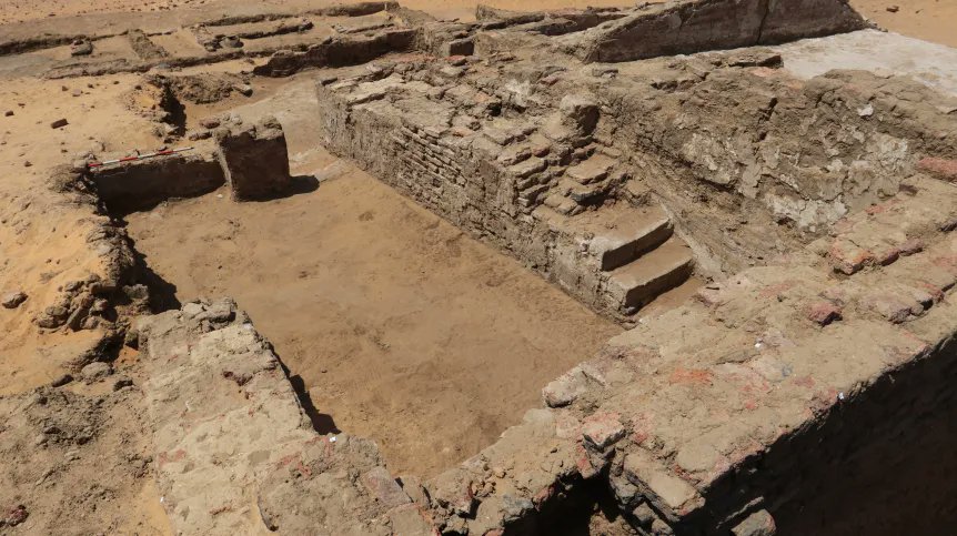 ScienceinPoland's tweet photo. Polish archaeologists working in Old Dongola in Sudan have discovered an Arabic document confirming the existence of King Qasqash, a ruler previously regarded as a semi-legendary figure.
@PCMA_UW 
https://t.co/DLxbg6Sxk6 https://t.co/aaotuATDAs