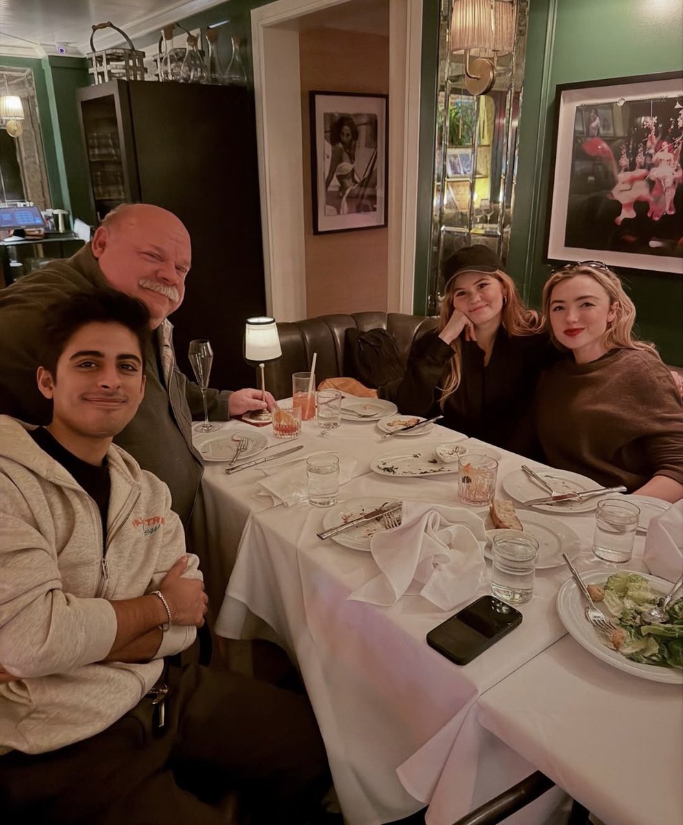 Glory Magazines tweet media