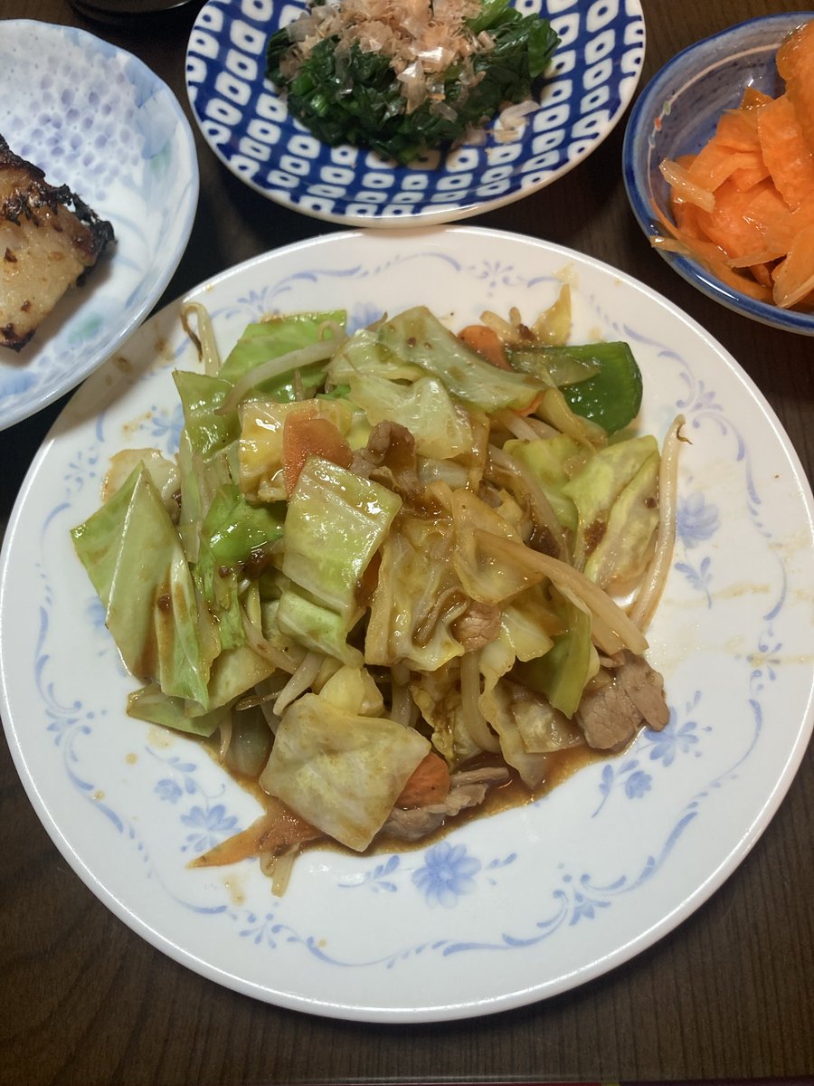 OdeWr's tweet photo. 材料2つで簡単調理❣️楽ちん 時短☺️どちらもしっかり味が感じられて美味しい😁忙しい平日の夜ご飯に重宝しますね！ #プロモーション #丸美屋食品から提供いただきました #RSP113に参加しました #サンプル百貨店 #丸美屋おうち食堂 #晩ごはん https://t.co/OJC0v1nICy