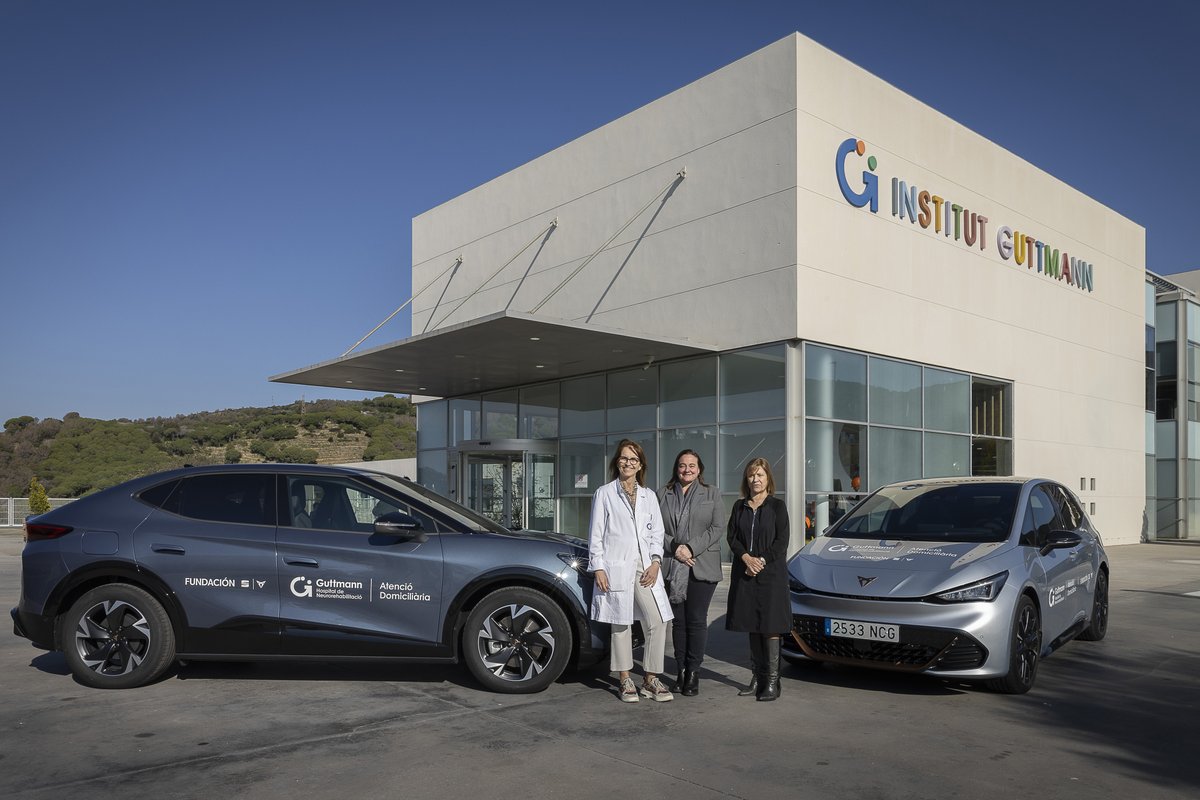 SEATprensa_ES's tweet photo. 🚘 Los hospitales de Bellvitge, Vall d’Hebron, Germans Trias i Pujol y el Institut Guttmann reciben 11 vehículos eléctricos de la Fundación #SEAT #CUPRA para facilitar el acceso a tratamientos fuera del ámbito clínico 🏥. 

+INFO de “Health on e-wheels” ➡️ https://t.co/GNhw5O8wiN https://t.co/cRFzo1zqHG