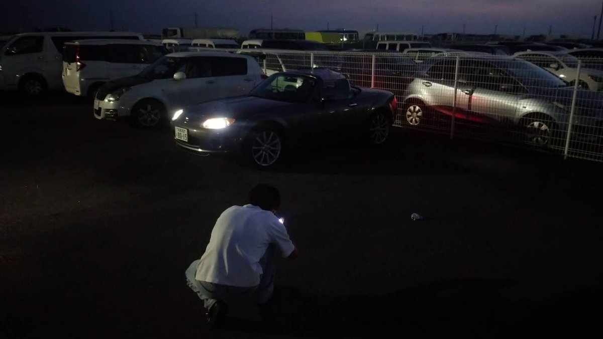 ouachp's tweet photo. 【部員紹介12】

新2年 OGW

2人だけの空間を求めて、先輩にクラッチを交換させた91ヴィッツを売り、電動ハードトップのNCロードスターを手にした。開くところを、是非また見せてもらいたい。
外国語学部とNCの組み合わせは近年よく観測され、もれなく彼女がいる。
まだこの現象に名前はついていない。 https://t.co/0KSpGhsGPs