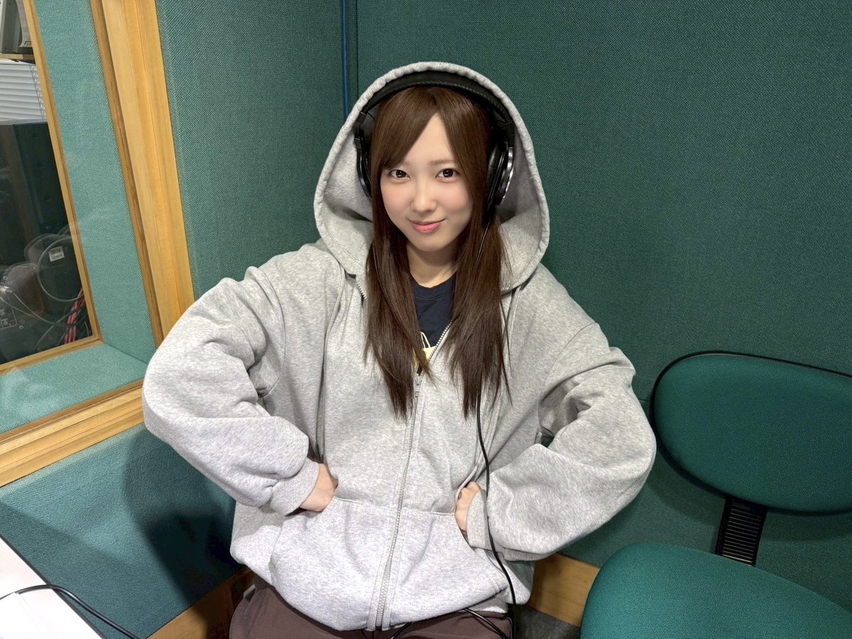 hinatazaka46's tweet photo. 本日3月23日(月)24:00～
BAYFM 「清水理央のCheer up！」に

#清水理央 がレギュラー出演いたします📻✨

ぜひお聴きください☀
https://t.co/yfMT5vGZfn

#りおアップ
#清水理央のCheerup
#日向坂46 https://t.co/cOsF8I4CDC