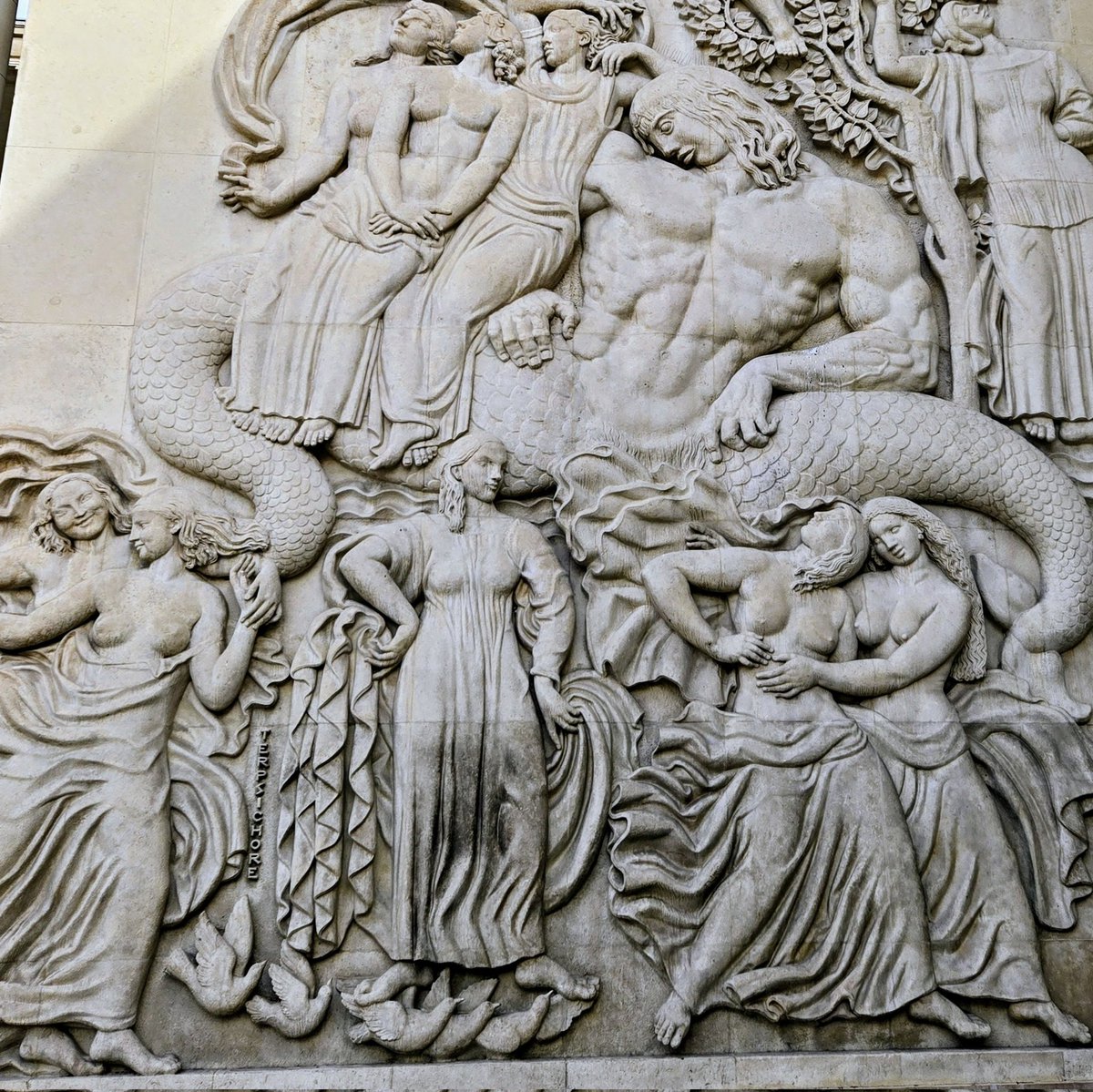 MichelleMoggio's tweet image. Stunning bas-relief carvings at the #Palais de Tokyo deliver an #artdeco aura to a building dedicated to #modernart #Paris #TheParisEffect #travel