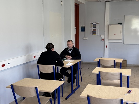 Lycee_forest's tweet photo. Immersion pro au Lycée F. Forest ! 🛡️
Nos élèves de 2de Bac Pro MS ont accueilli @SecuritasDirect  pour une journée intense : présentation des métiers et simulations d'entretiens d'embauche. 💼
Un grand merci aux intervenants pour leur transmission et leur bienveillance. https://t.co/dmGHiFoTCT