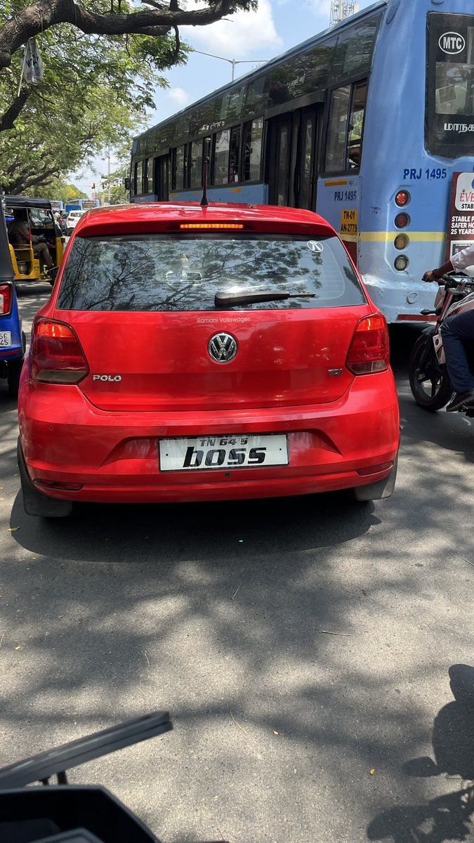 subo27696's tweet photo. @ChennaiTraffic what sort of number plate is this ? Isn’t it a clear violation ? https://t.co/gGr9cnIE12