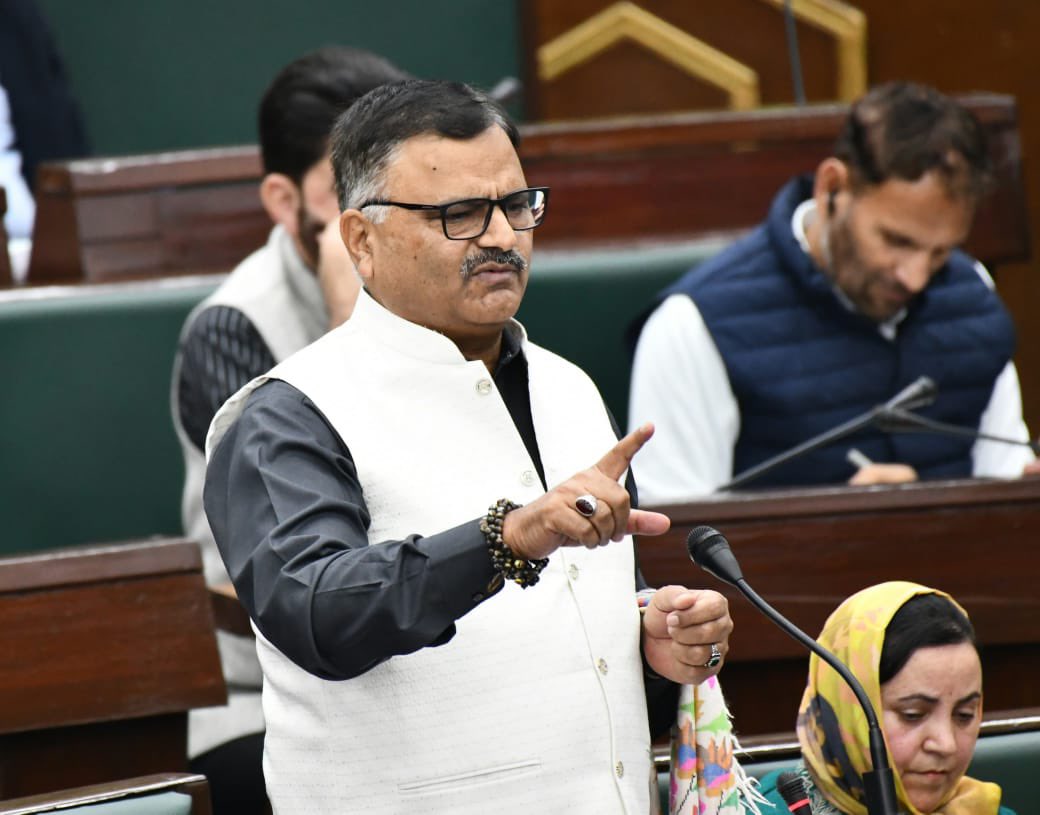 CrossTownNews's tweet image. J&amp;amp;K Minister criticizes proposed Exclusion of Key Thinkers from Jammu Univ Curriculum

#Jammu #university 

@JavedRanaa 

crosstownnews.in/post/154616/jk…