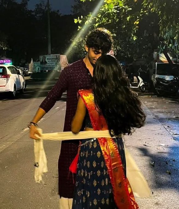 আমি পছন্দ করি তুমি বুঝছো..! অনেক আমাকে ভালোবাসতে হবে না। ভালোবাসি এর জন্য ভালোবাসি, তোমাকে ভালোবাসা আষ্টে-পিষ্টে ভালো রাখতে চাই। মাঝে মাঝে মনে হয় তোমার অদ্ভুত এক ক্ষমতা আছে!