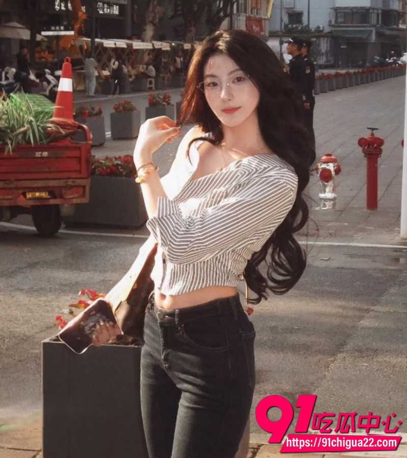 K10275K's tweet photo. 祁东职业中专95后女教师徐西婷，自拍不雅视频售卖赚取24万快钱，换来3年缓刑和25万罚金，网友将其私密视频曝光

https://t.co/g7JEKubvbn

#95后女教师 #徐西婷自拍售卖不雅视频事件 #徐西婷售卖不雅视频获刑 #老师 #自拍 #反差婊 #91吃瓜 #徐西婷 #祁东职业中专 #祁东职业中专徐西婷私密视频流出 https://t.co/uc9bjB72PG