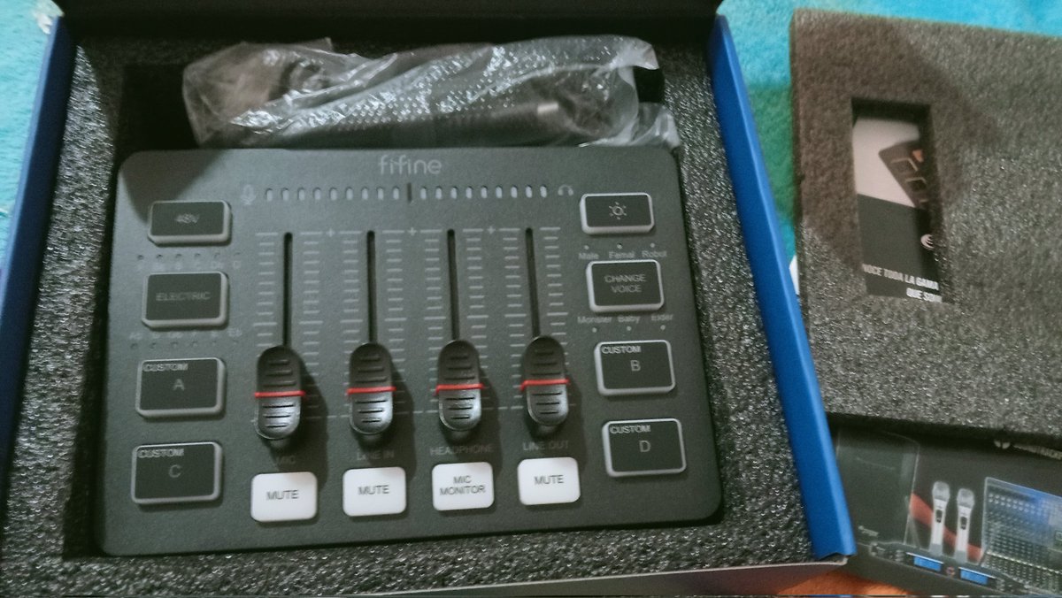 Meriithy's tweet photo. La mejor compra... Me ha sacado de apuros ☕

#Fifine #Setup #TwitchMexico

Aparte de que el micrófono am8 es súper bueno con el XLR extra se escucha un poco mejor a mi punto de vista 👌🏻 https://t.co/SM2Ir0EsLL