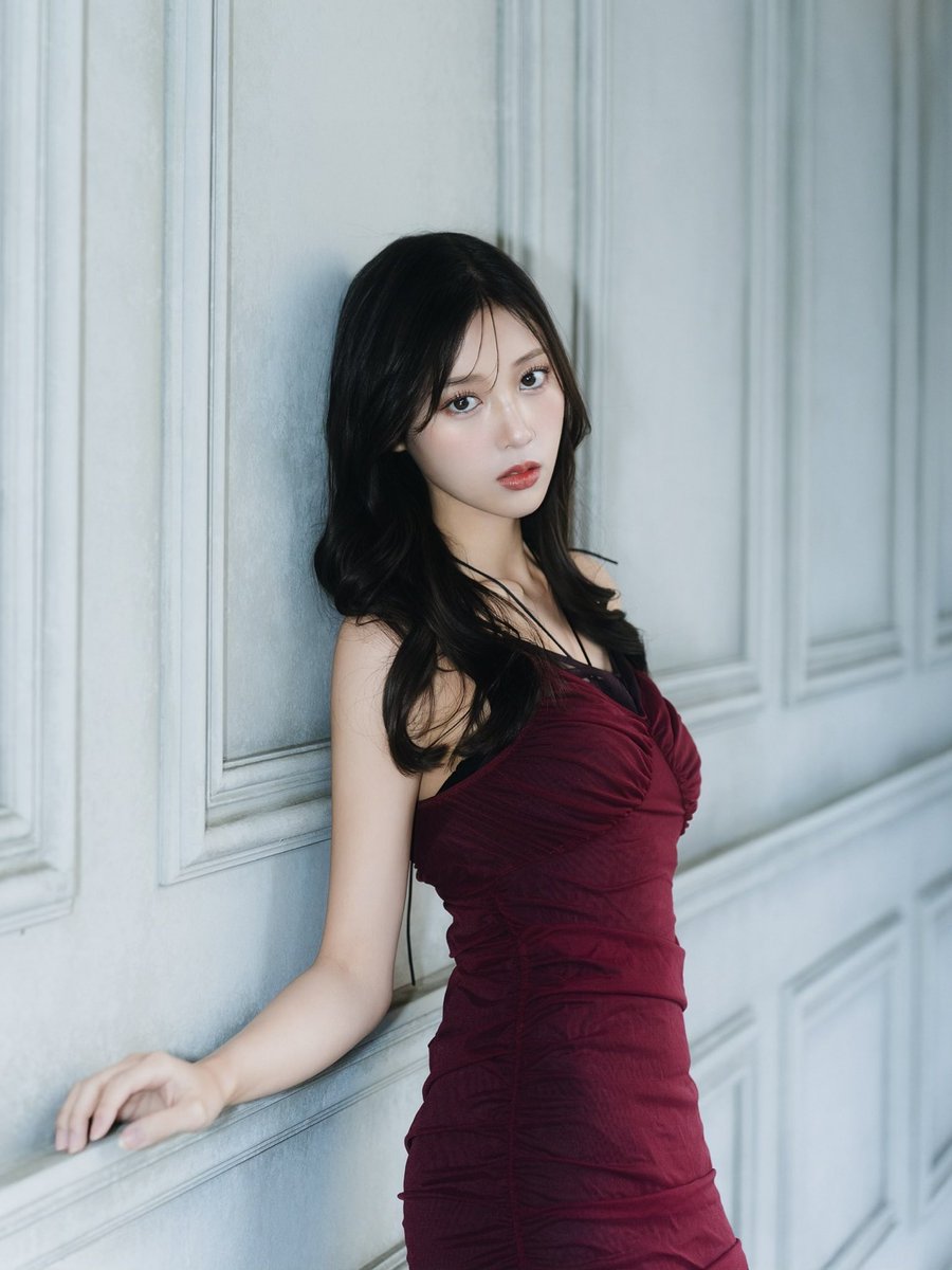 yuna_tsukino920's tweet image. H&amp;amp;M Studio Collection S/S26
⁡
Burgundy Strappy Mesh Dress
⁡
Studio Collectionのアイテムは
シルエットや素材にこだわっていて
デザイン性もあって特別感あるのが可愛い♡
⁡
@hm 
#hm #hmstudio
#エイチアンドエム