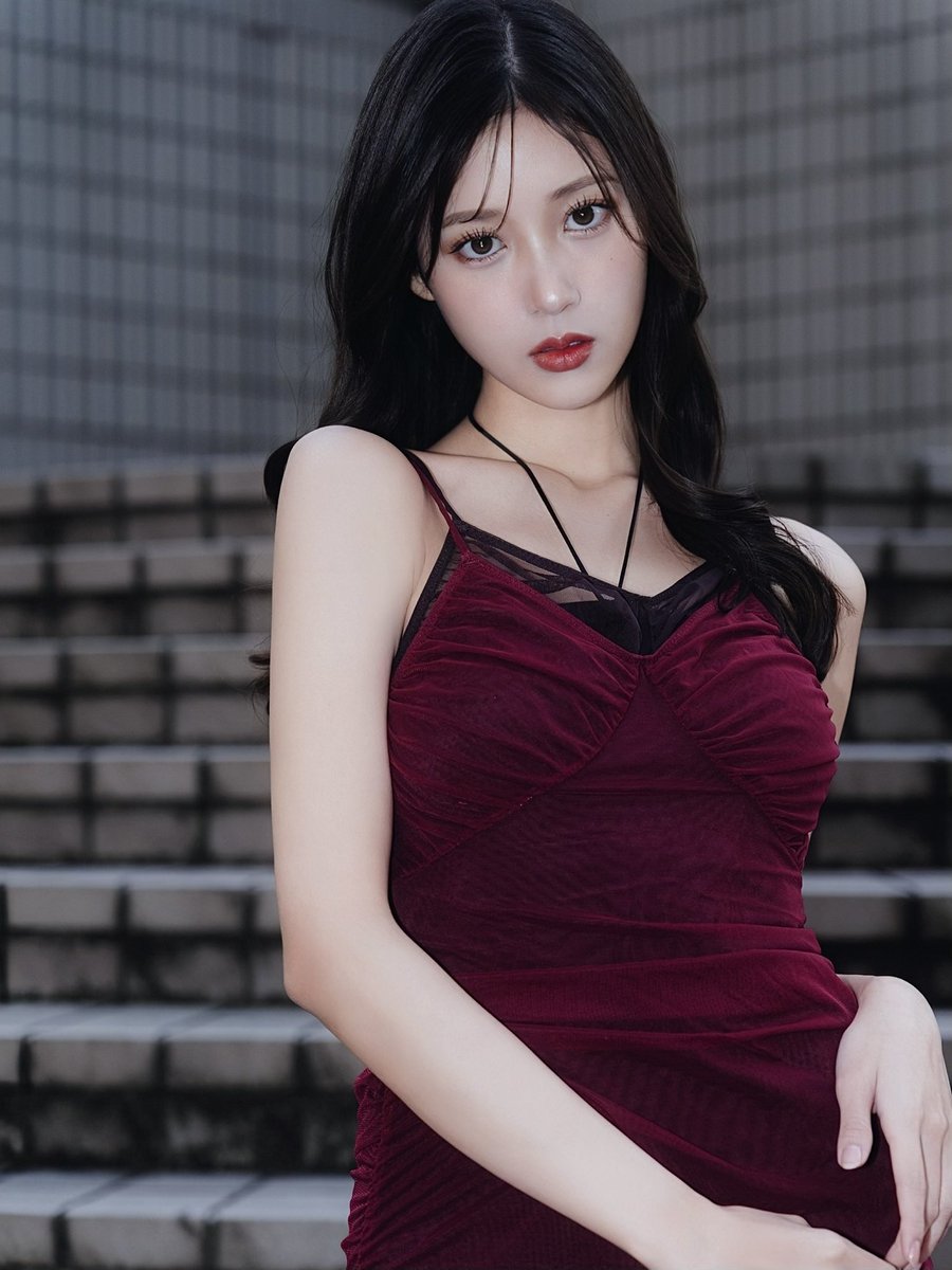 yuna_tsukino920's tweet image. H&amp;amp;M Studio Collection S/S26
⁡
Burgundy Strappy Mesh Dress
⁡
Studio Collectionのアイテムは
シルエットや素材にこだわっていて
デザイン性もあって特別感あるのが可愛い♡
⁡
@hm 
#hm #hmstudio
#エイチアンドエム