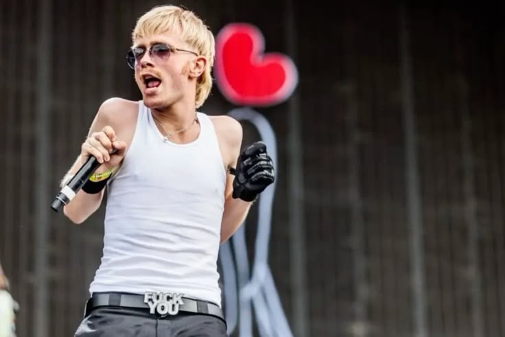 joost klein butt enthusiast tweet media